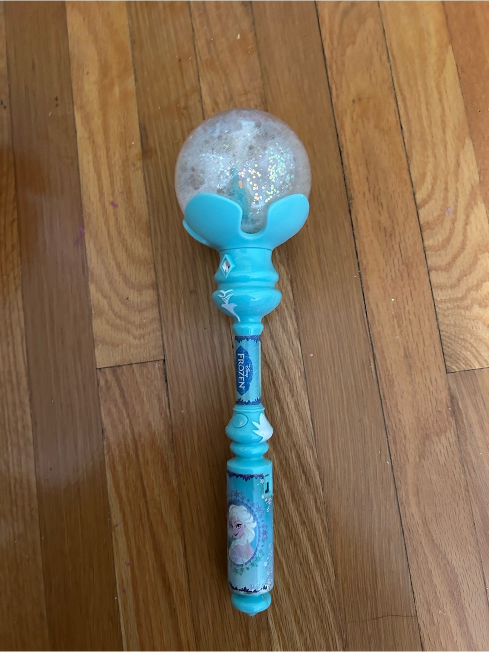 FREE Elsa Light-Up Glitter Wand - Blue